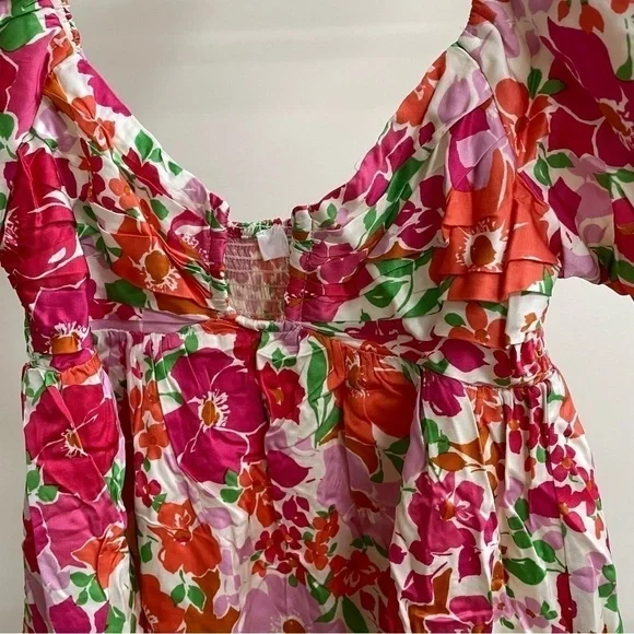 ASTR the Label Nalda Puff Sleeve Top Floral Size M NEW NWOT - Picture 4 of 6